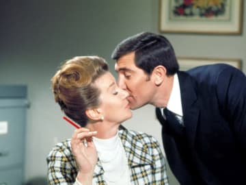 Bond Girl’s Surprising New Romance Stuns… 