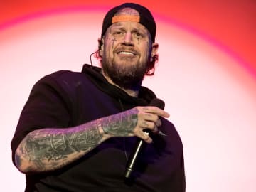 Jelly Roll Blasts Louis Vuitton, Says He Was Treated Like a Criminal in… 