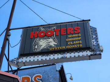 Hooters Founders Take the Helm Again with a Plan to Restore the Brand’s Classic… 
