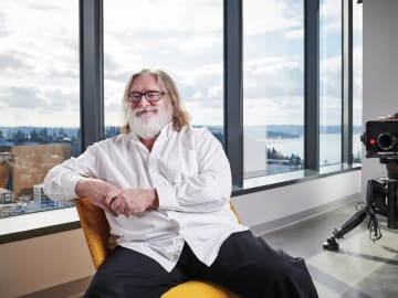 Gabe Newell Makes Waves at Steam Machine Week With 1 of World