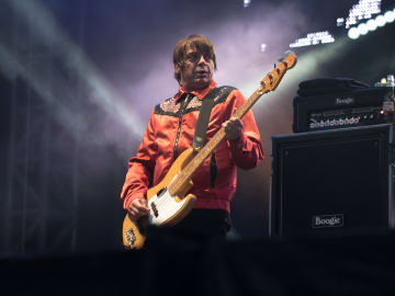 Bassist for The Stone Roses and Primal Scream Dead at… 