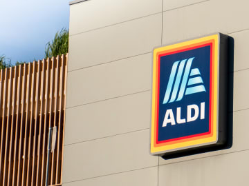 Aldi’s New $30 Cast Iron Roaster Pan Is So Similar to a Le Creuset Style That’s Over 10x the… 