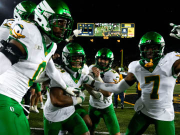 College Football Fans Throw Beer at Opponents After Home… 