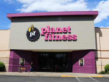 Popular Gym Chain Explores High-End Recovery Amenities for… 