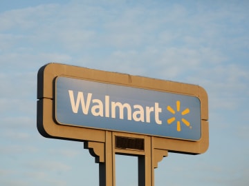 Walmart Is Selling a Heavy-Duty Steel Dump Trailer for Only $200 Right… 