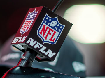 NFL Reporter Trolls Ex-Boyfriend With Help of Former NFL… 