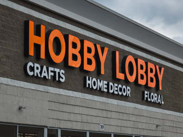 Hobby Lobby’s $13 Rotating Tray is Perfect for On-the-Go… 