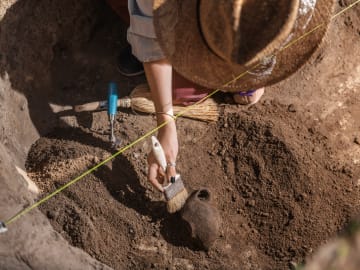 Archaeologists Unearth Sacrificial Necropolis with Cache of… 