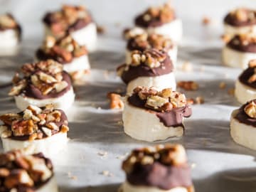 These Healthy Desserts Are Less Than 200 Calories and Actually Help You Lose… 