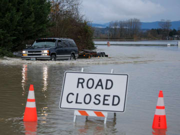 Travel Warning: ‘Catastrophic’ Flooding After 18 Inches of Rain Forces 100,000 Evacuations Across U.S.… 
