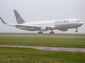 United Jet Carrying 275 Passengers Loses Engine Power After Takeoff From… 