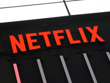 Netflix Cancels Popular Comedy-Drama After One… 