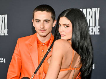 Marty Supreme Frenzy Erupts as Timothée Chalamet Fans Flood LA… 