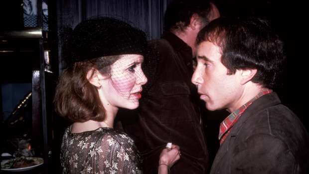 NEW YORK - CIRCA 1980: Carrie Fisher and Paul Simon circa 1980 in New York City. (Photo by Sonia Moskowitz/Images Press/Getty Images)