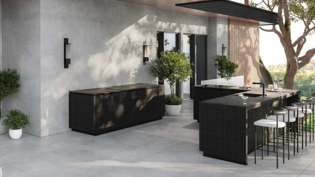 Cosentino announces Dekton Ukiyo, a fluted surface shown in Bromo to accent a contemporary outdoor kitchen and bar.