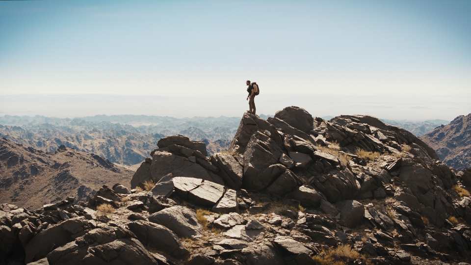 Aldo Kane in the Gobi Desert in Mongolia in “The Wild Ones,” premiering globally on July 11, 2025 on Apple TV+.