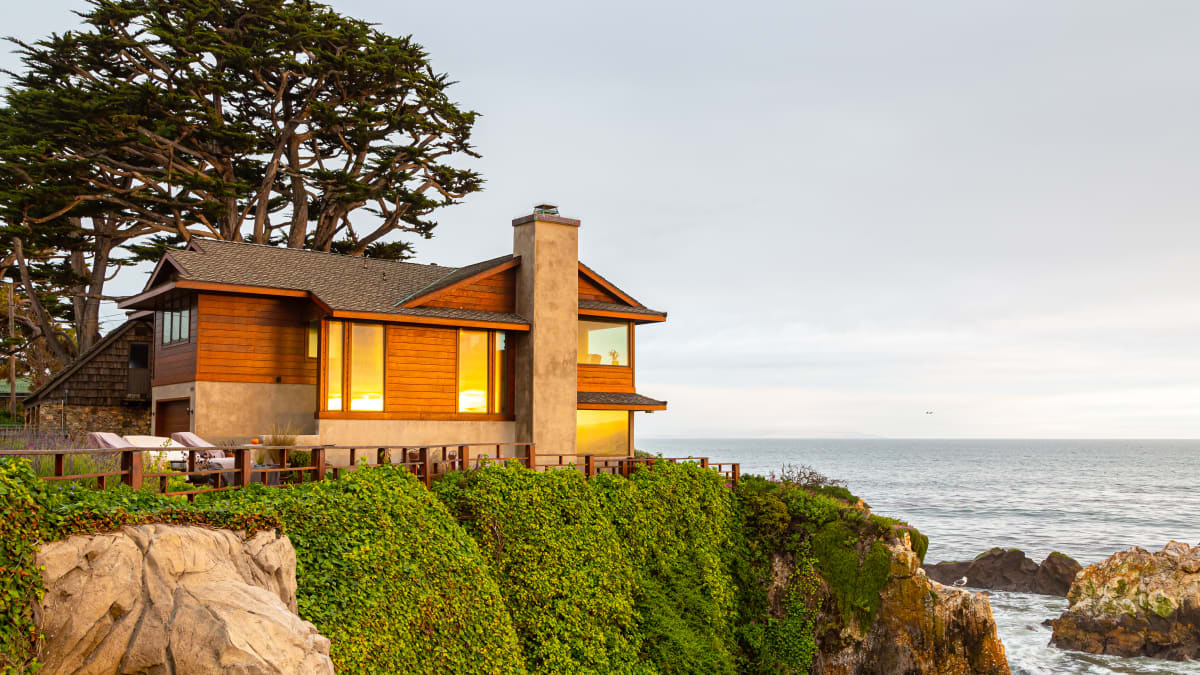 $15 Million Seaside California Mansion Teetering on Edge of Cliff After  Landslide - Mens Journal