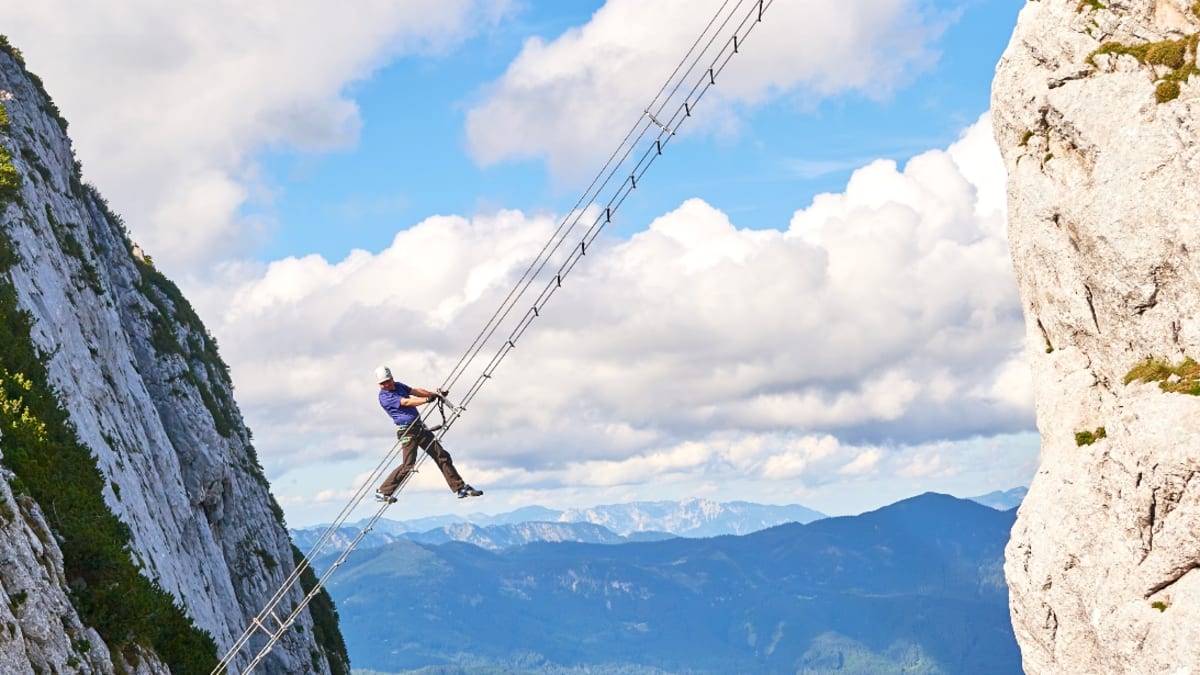 Stairway to Heaven: Video shows British Tourist climbing Instagram