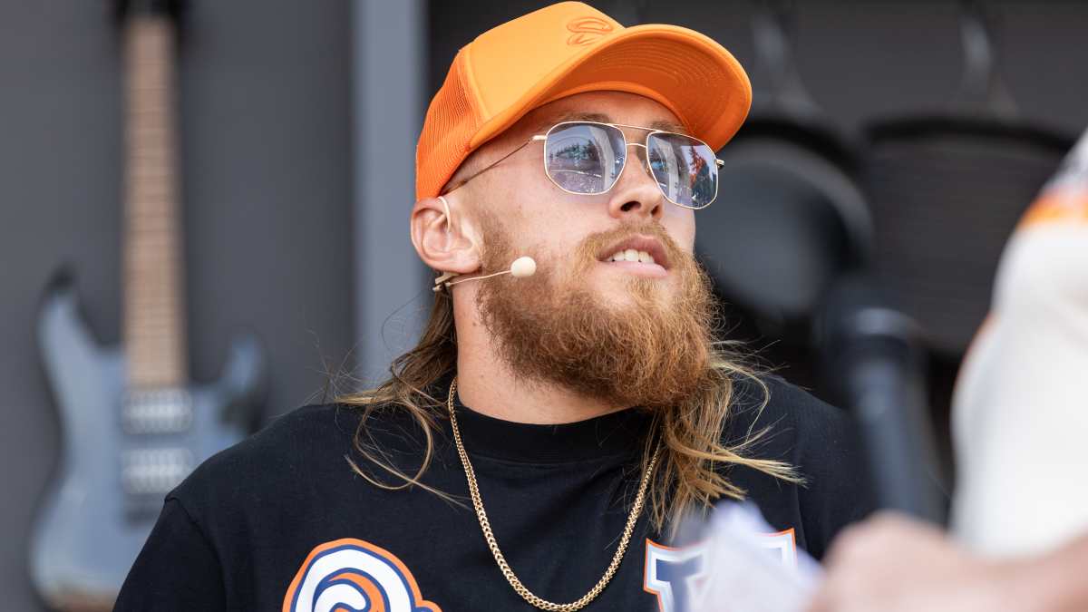 George Kittle Puts Fans in Check Over Viral Deebo Samuel Clip