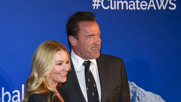 What 80s superstar outlet is arnold dressed as