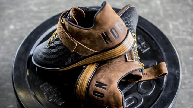 Shoes to lift weights outlet in