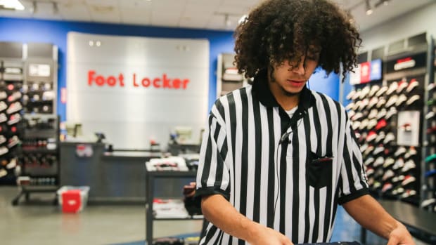Footlocker shop selling yeezys