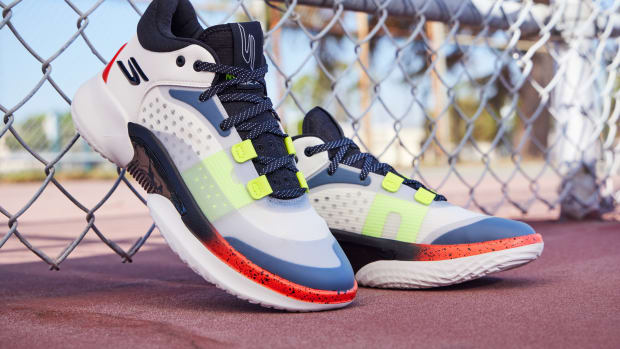 Basketball shoes online offers on sale
