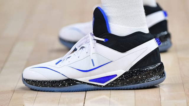 New balance kawhi clearance leonard foot locker