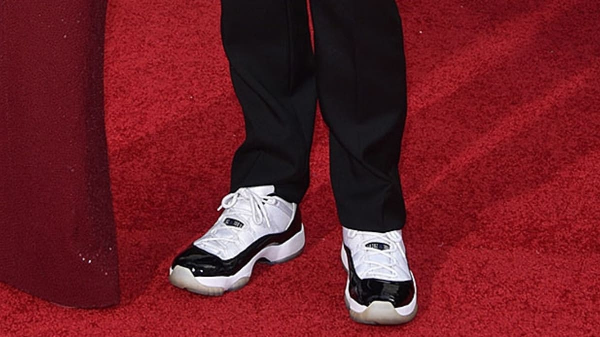 Jason Sudeikis s Jordans Why You Shouldn t Wear Sneakers With a Tux Men s Journal