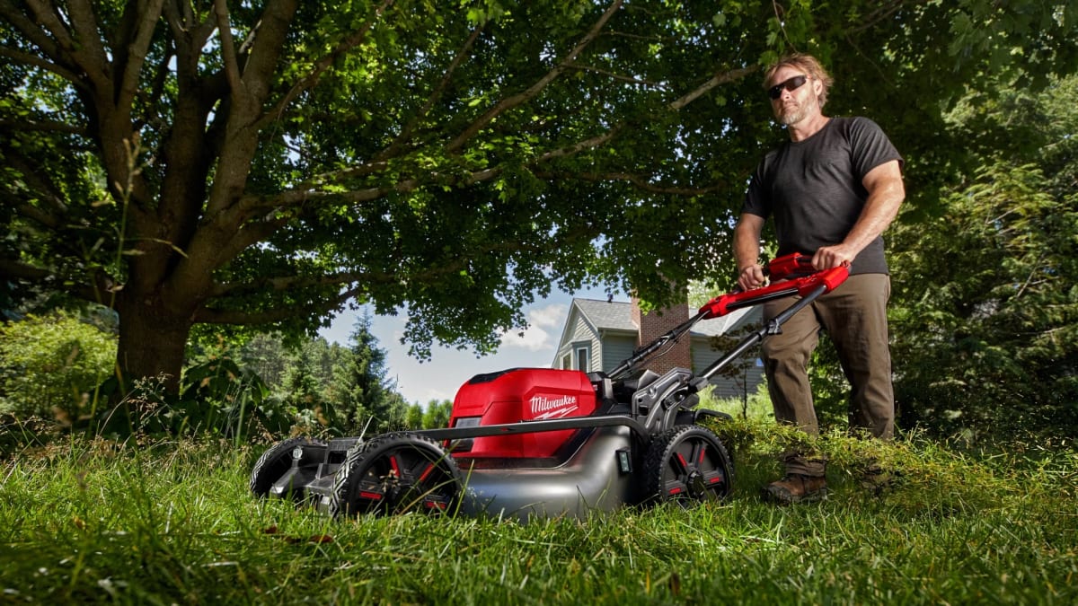 Best Gas and Electric Lawn Mowers of 2022 Men s Journal Men s