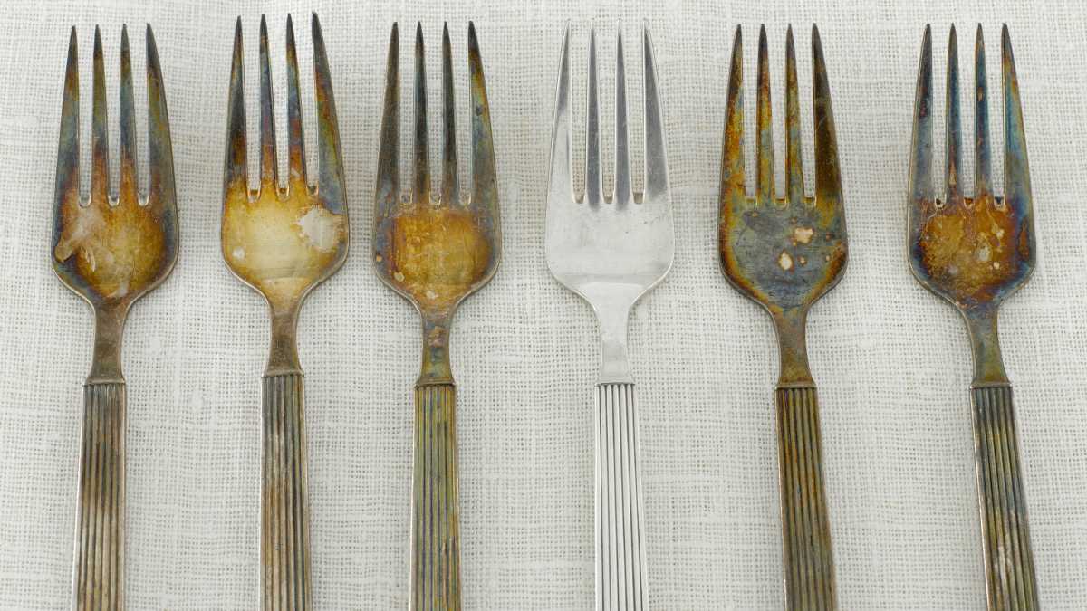 How to Clean Tarnished Silver in Minutes Men s Journal Home Living Handbook