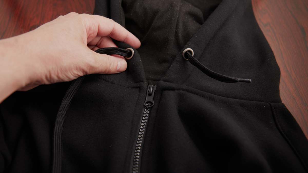 Hoodies with strings shop