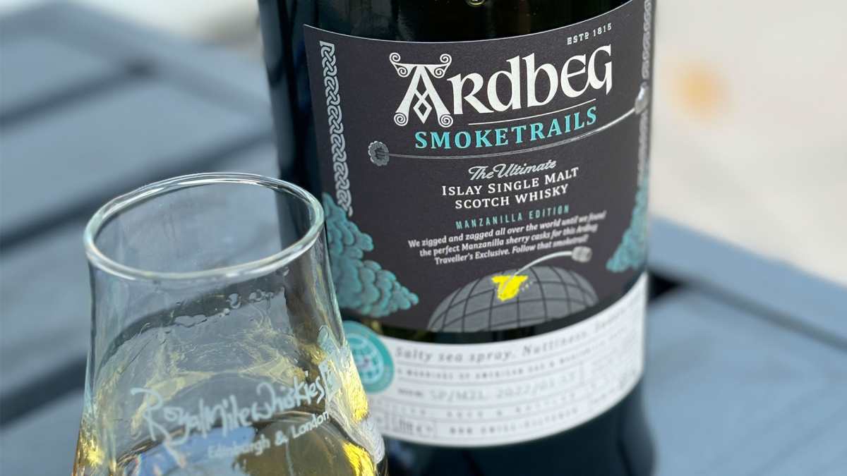 Ardbeg Smoketrails Review: My Favorite Airport Scotch Whisky - Men's Journal