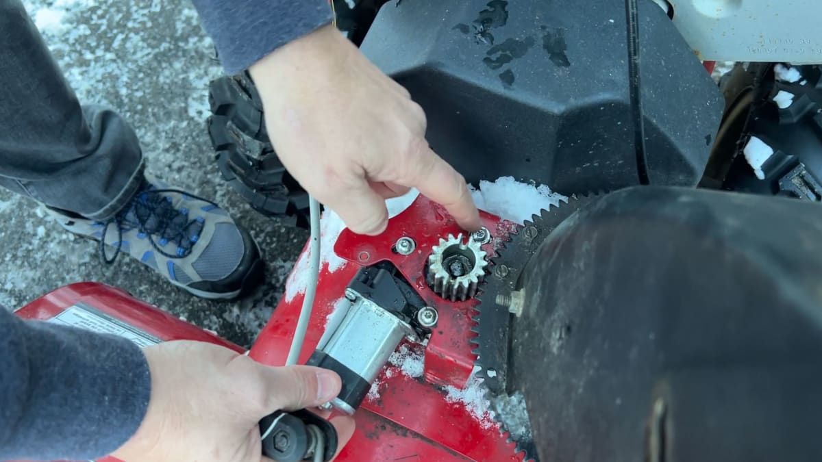 Video How to Fix a Snow Blower Chute That Won t Turn Men s Journal Home Living Handbook