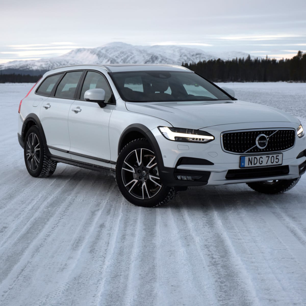 First Drive: The 2017 Volvo V90 Cross Country Is a Stylish, All-Terrain  Wagon - Men's Journal