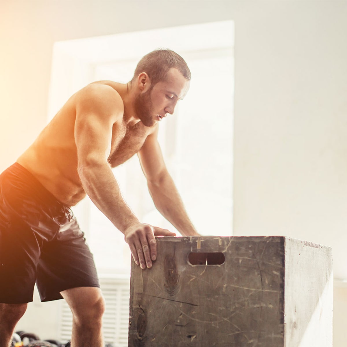 Спортивный мужчина. Сильный парень. Тренировка от отеков и зажимов. Восстановление после физических нагрузок. Восстановление после тренировок.