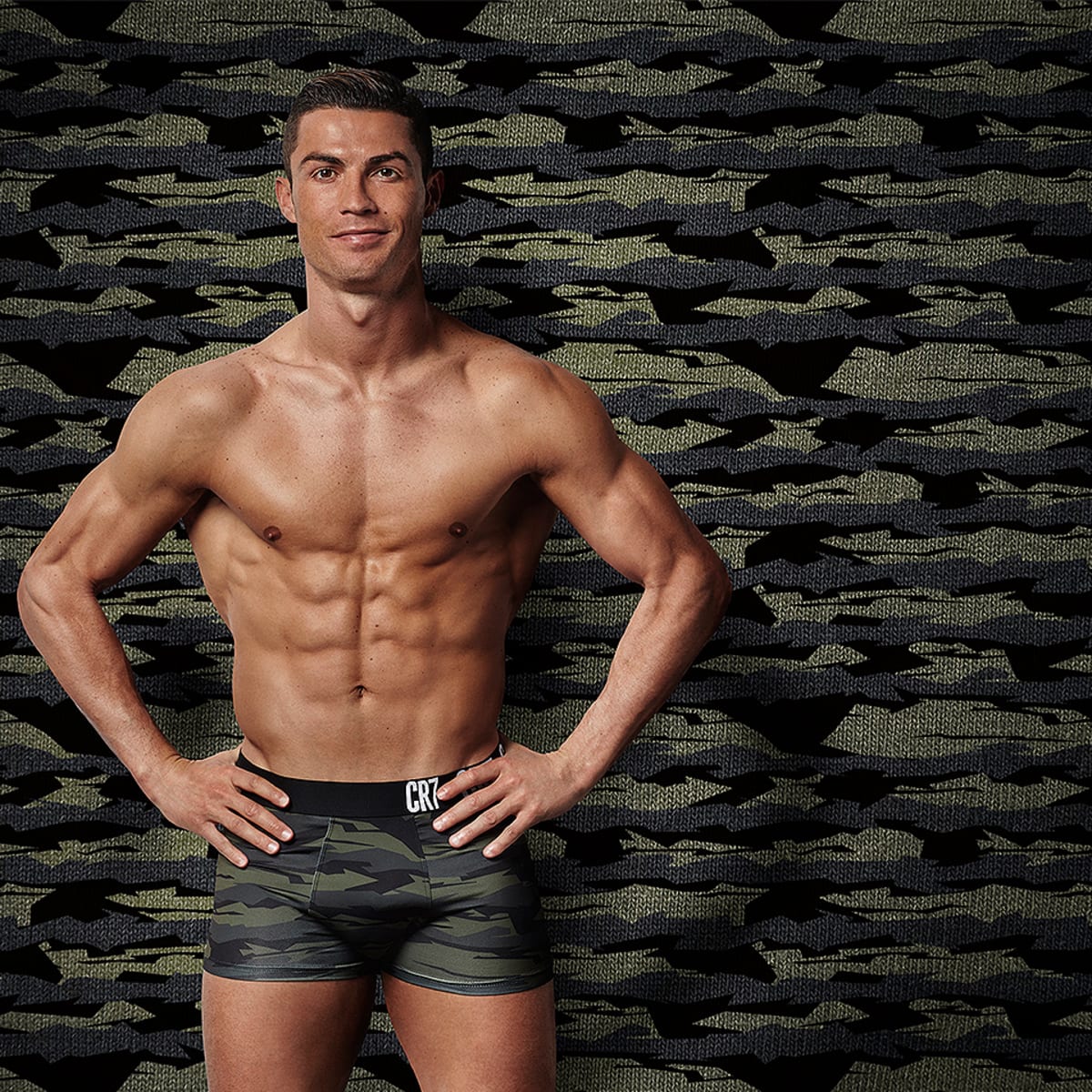 PHOTOS : Cristiano Ronaldo Shows Off His Toned Body In New Underwear Advert  –