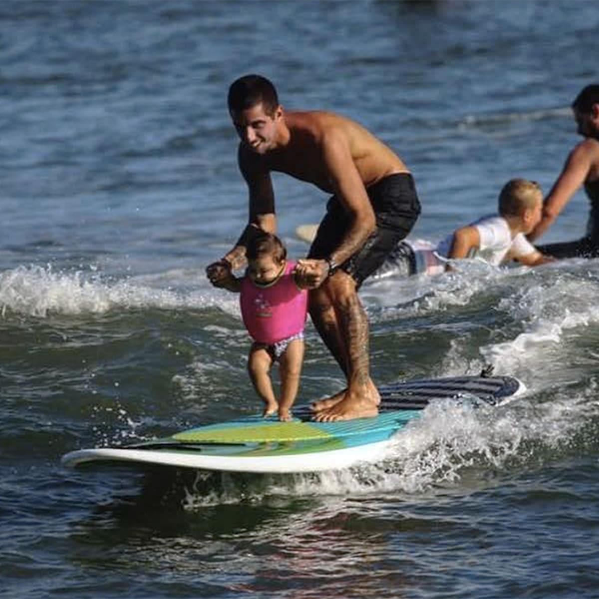 Sons que embalam Filipinho: surfe e música unem as paixões da família  Toledo - Estadão