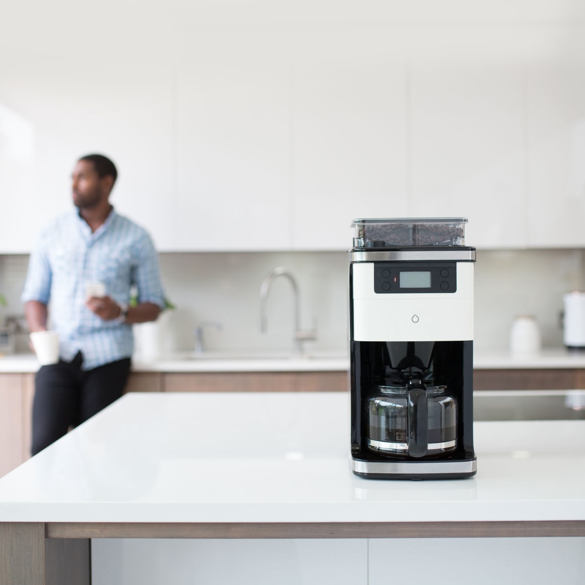 Smart coffee maker brews your next cup right when you get home