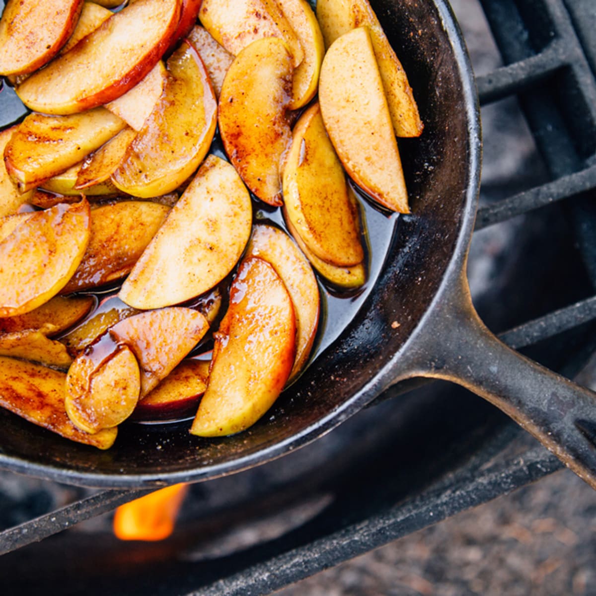 Do guys cook on this middle griddle thing? : r/castiron