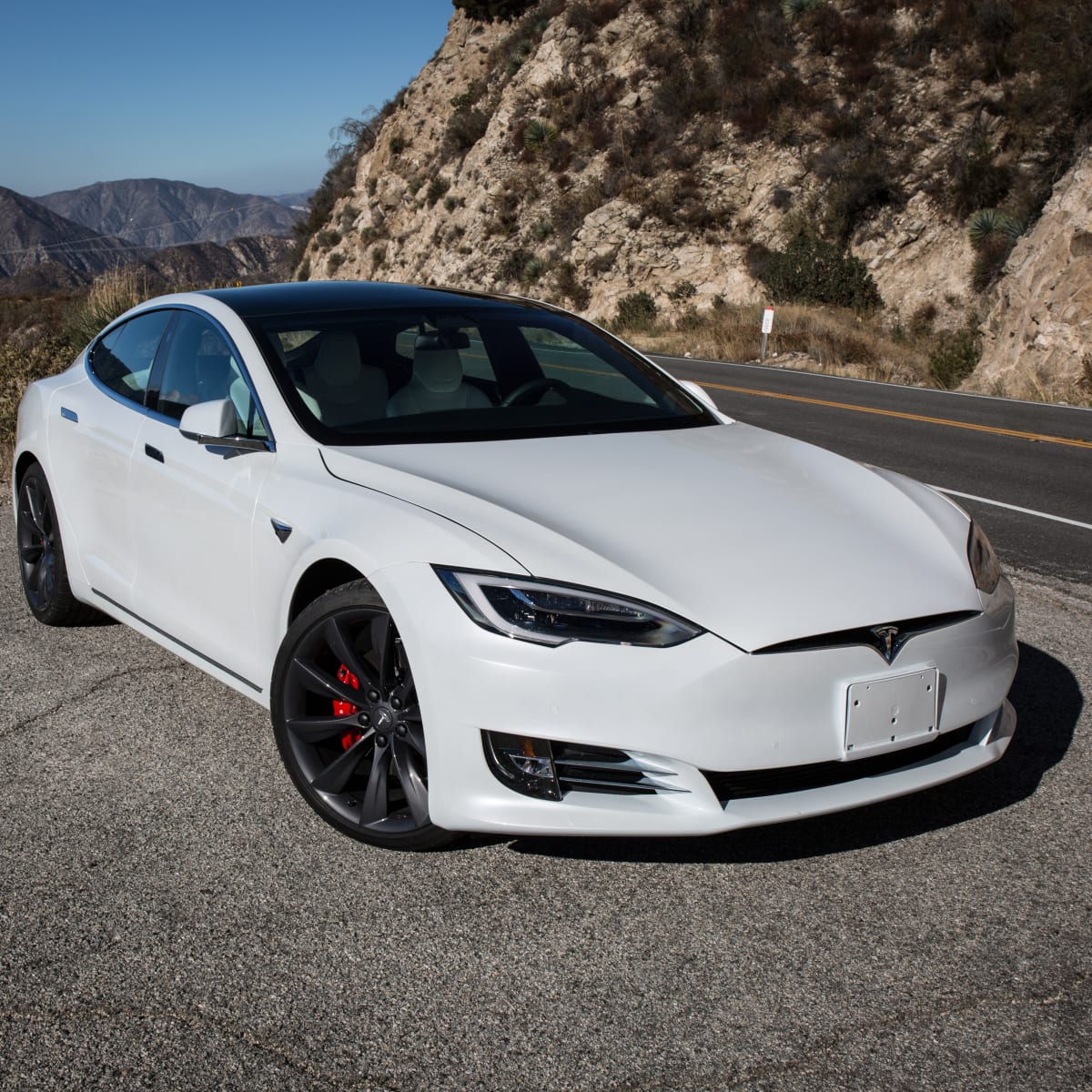 Shetland Ver weg mager First Drive: Tesla Model S P100D - Men's Journal