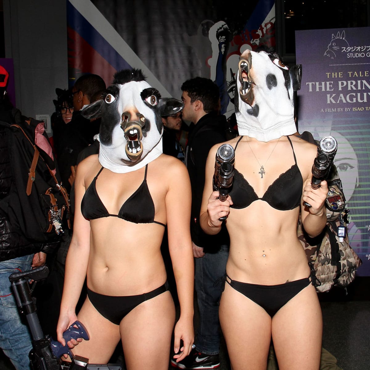 Smokin Hot Fans at New York Comic Con - Mens Journal