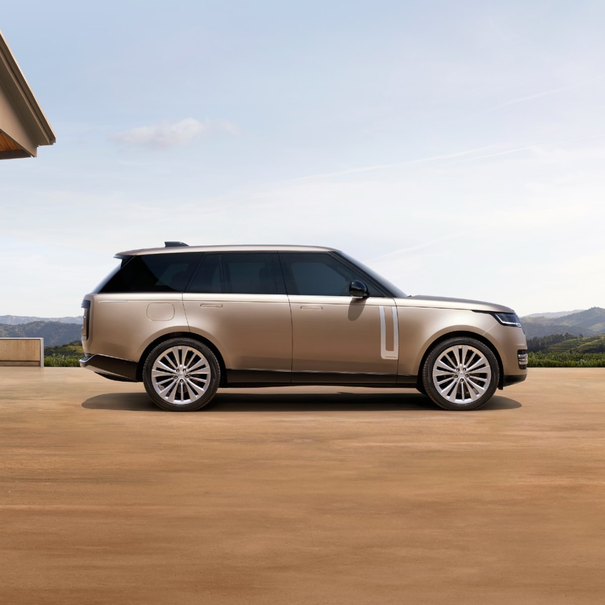 First Drive: 2022 Range Rover Ups the Luxury SUV Experience—Again - Men's Journal First Drive: 2022 Range Rover Ups the Luxury SUV Experience—Again - Men's Journal