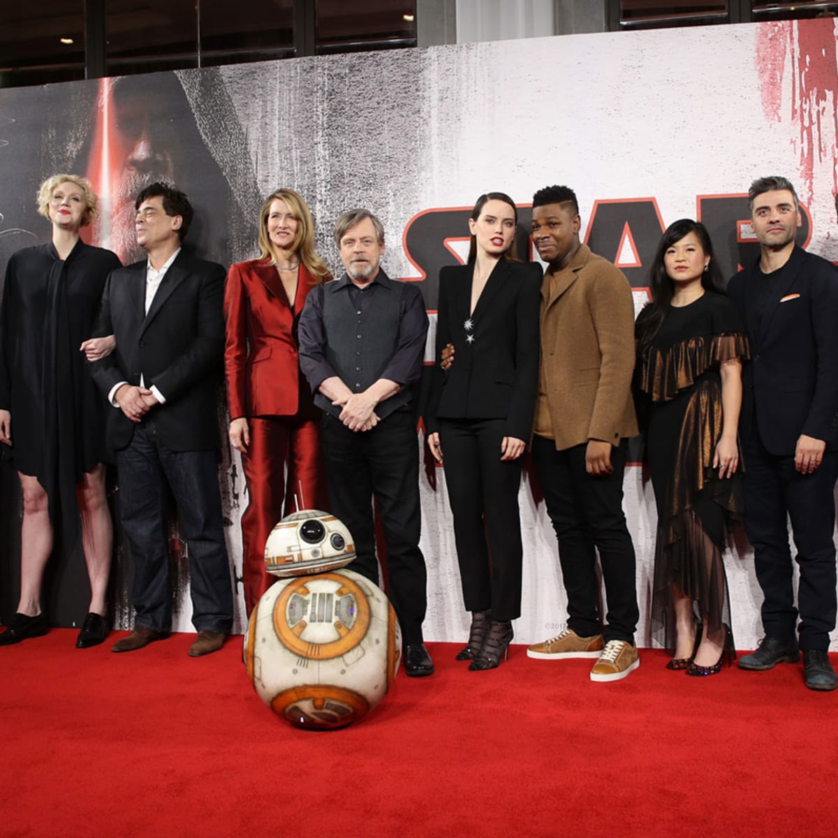 Check Out New Star Wars: The Last Jedi Cast Images - GameSpot