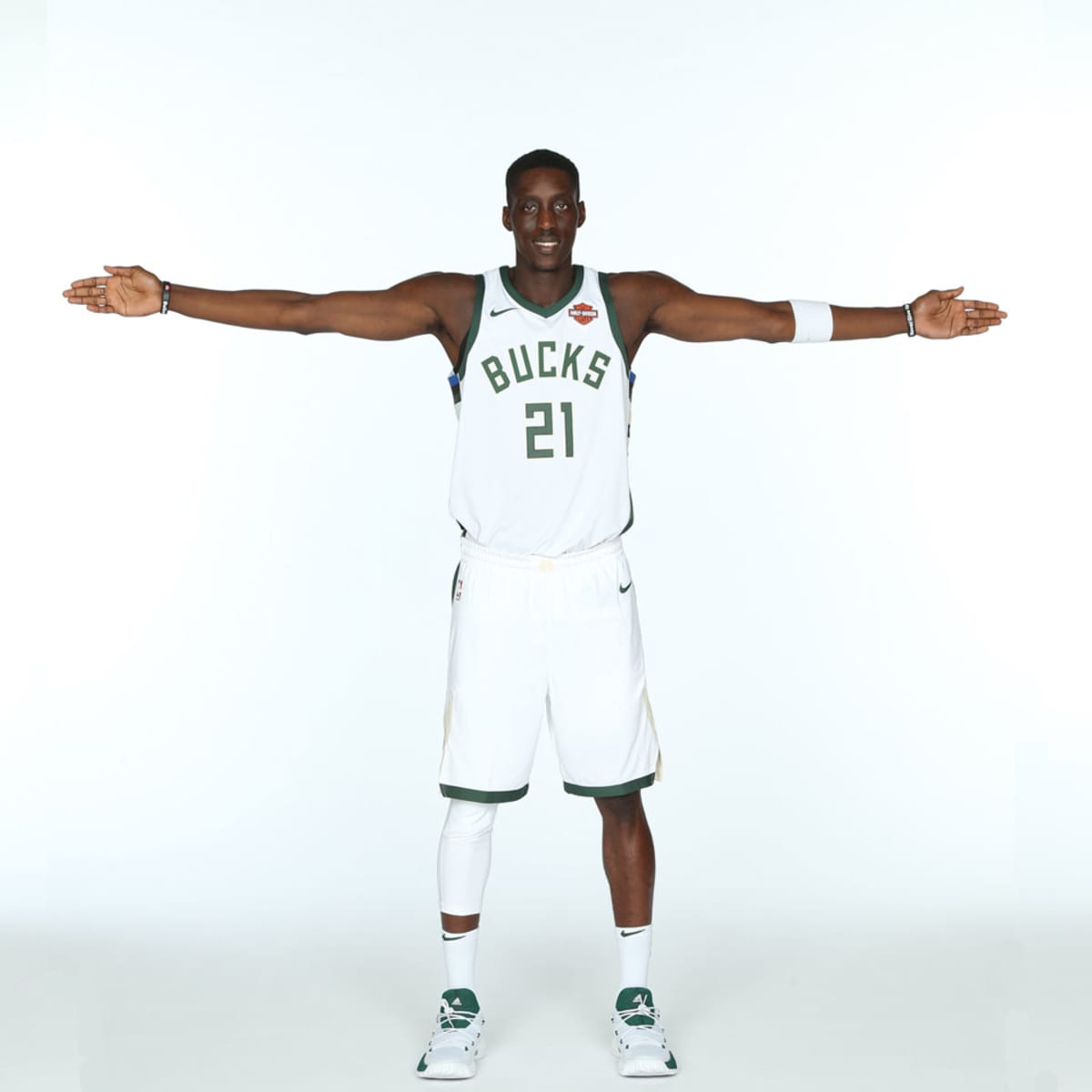 tony snell bucks jersey