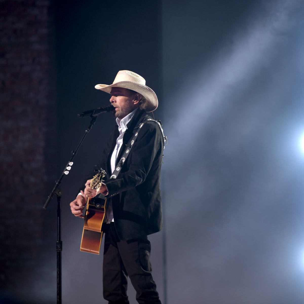 Toby Keith's Performance After Cancer Reveal: His 1st Full Show