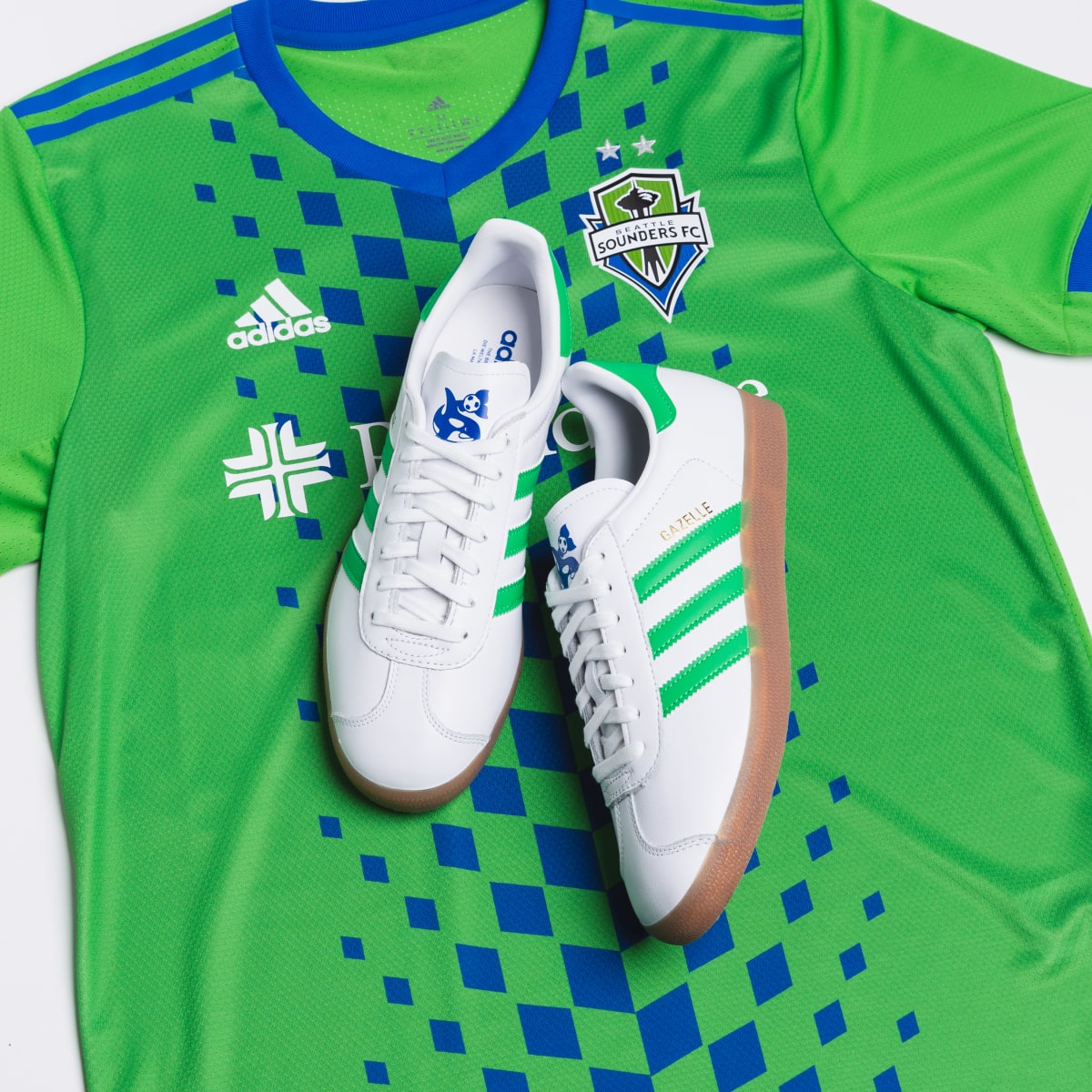 Adidas gazelle t shirt on sale