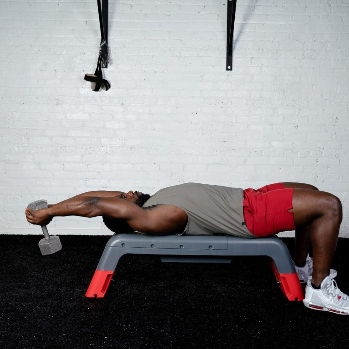 One arm dumbbell pullover shop