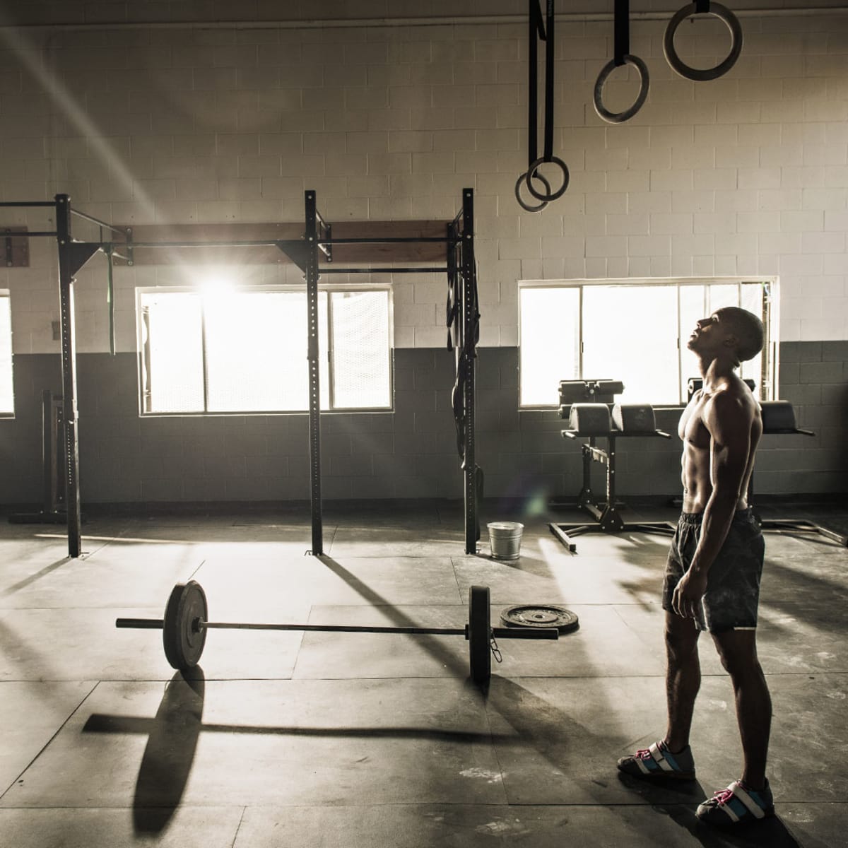 Leg clearance swings crossfit