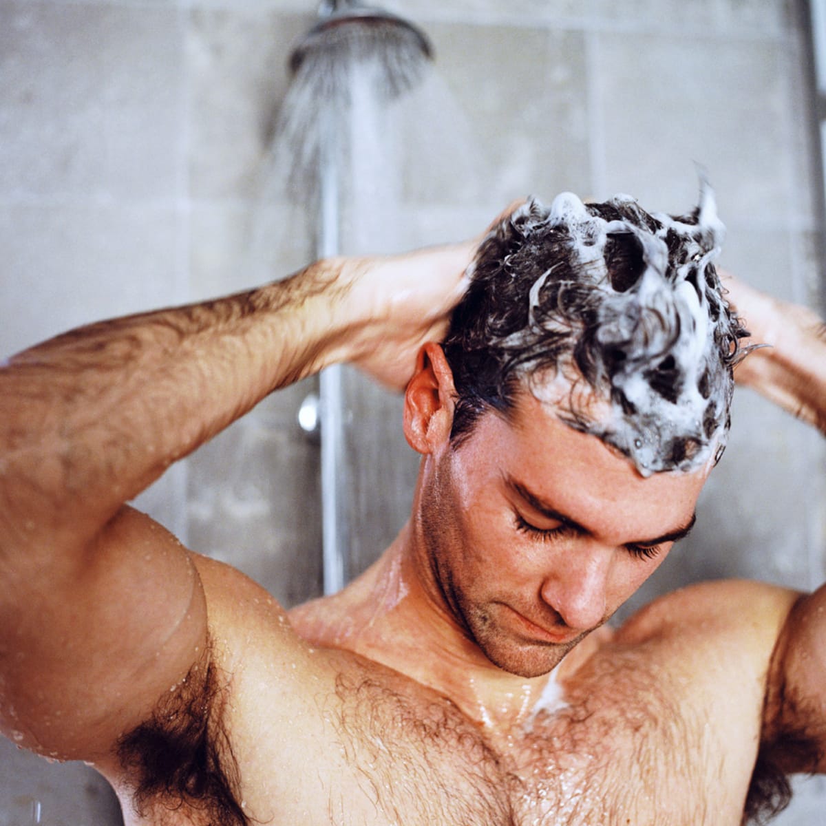 Best shampoo for dry hair men 2025